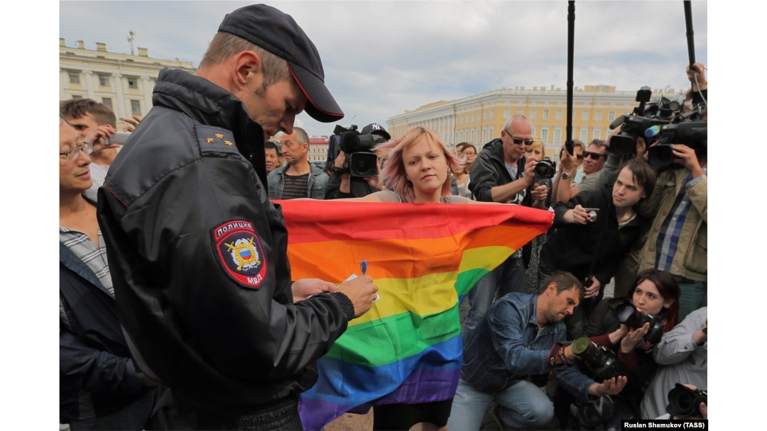 An LGBT activist stages a protest against hatred and intolerance in St. Petersburg. (file photo)