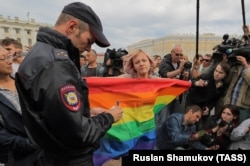 An LGBT activist stages a protest against hatred and intolerance in St. Petersburg. (file photo)