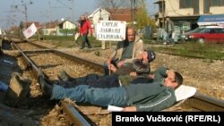 Politiku “jeftine radne snage” prerasle su i zemlje koje su na tome profitirale (jedan od mnogobrjnih protesta i štrajkova radnika u Srbiji)