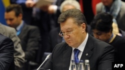 Виктор Янукович дар мулоқоти Вилнюс