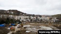 Реконструкция стадиона «Горняк» в Балаклаве – грунтовые воды залили строительную площадку и котлован. Декабрь 2018 года