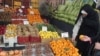 Фрукты и овощи на рынке в Тегеране.