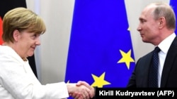 Канцлер Германии Ангела Меркель и президент России Владимир Путин. Сочи, 18 мая 2018 года. 