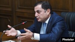 Armenia - Vahram Baghdasarian, the parliamentary leader of the ruling Republican Party, speaks at a news briefing in Yerevan, 5Feb2016.