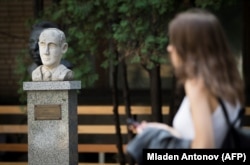 A memorial bust of Raoul Wallenberg in Moscow