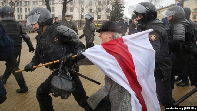 Затрыманьне Ніны Багінскай на Дзень Волі, 25 сакавіка 2017 году