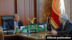 Алмазбек Атамбаев мурдагы шаар мэри Кубанычбек Кулматовду кабыл алды. 12-фераль, 2016-жыл