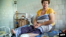 Поранена жінка в лікарні міста Щастя на контрольованій урядом частині території Луганщини (архівне фото)