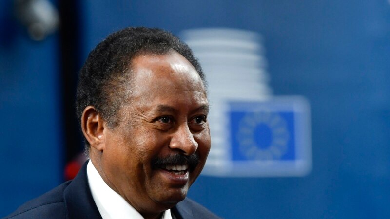 Војската во Судан се согласила да го врати соборениот премиер 