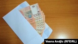 Isplata po 100 evra iz budžeta mladima u Srbiji trajaće do 3. juna