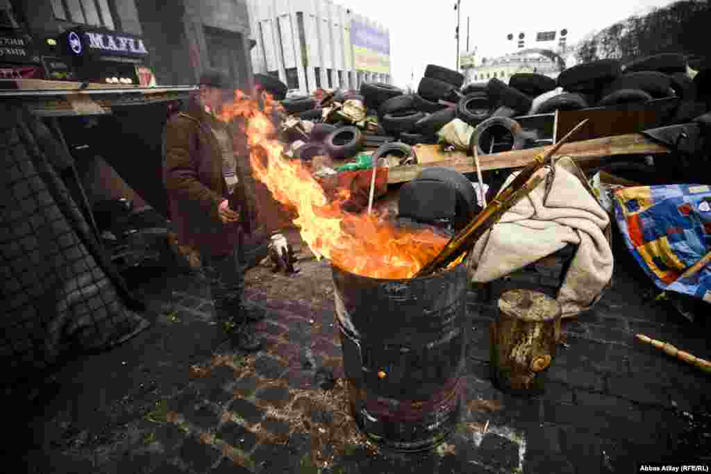 Kokteyl Molotoflar dinc şəraitdə ocağı qızışdırmaq üçün istifadə edilir.