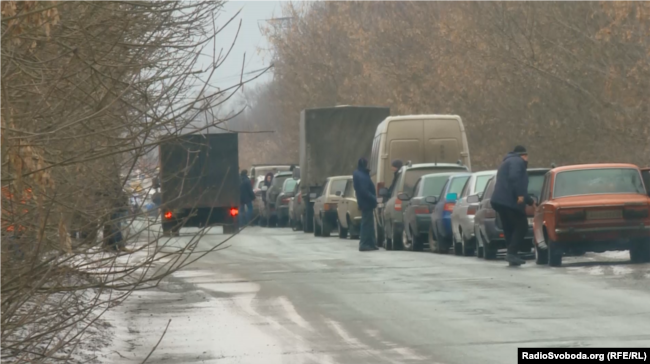 Вантажівки, які прямують в логістичний центр