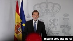 Mariano Rajoy gjatë deklaratës së mbrëmshme për zhvillimet reth Katalonjës