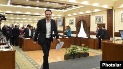 Armenia - Yerevan Mayor Hayk Marutian arrives for a session of the city council, May 8, 2019.