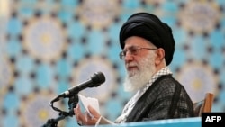 Верховный лидер Ирана аятолла Али Хаменеи.