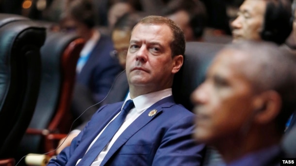 Премьер-министр России Дмитрий Медведев стал самой высокопоставленной жертвой "Шалтая-Болтая"