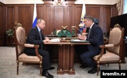 Президент Башкортостана Радий Хабиров (справа) в Москве у президента России Владимира Путина