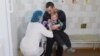 Вакцинація дитини від кору в Україні, яка найбільше потерпіла від епідемії цієї хвороби в Європі