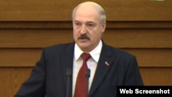 Беларусь президенті Александр Лукашенко парламентте сөйлеп тұр. Минск, 29 сәуір 2015 жыл.