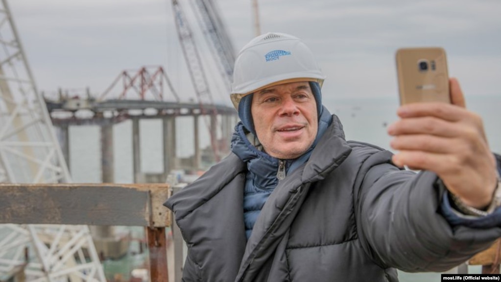 Російський співак Олег Газманов на будівництві Керченського мосту, листопад 2017 року