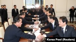 Түндүк Корея менен Түштүк Кореянын делегациялары. 9-январь, 2018-жыл.
