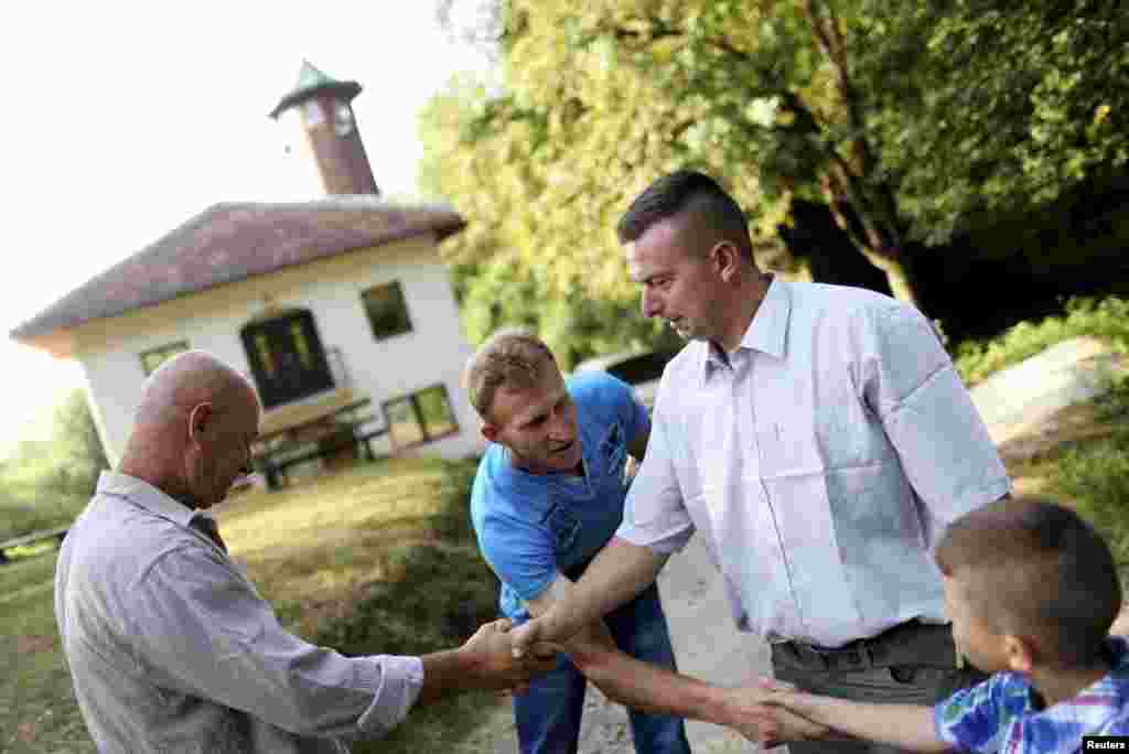 BiH - Selo Ravna, nedaleko od Sarajeva, 8. august 2013. Foto: Reuters / Dado Ruvić 