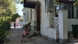 На площади Ластовой расположена детская поликлиника Нахимовского района