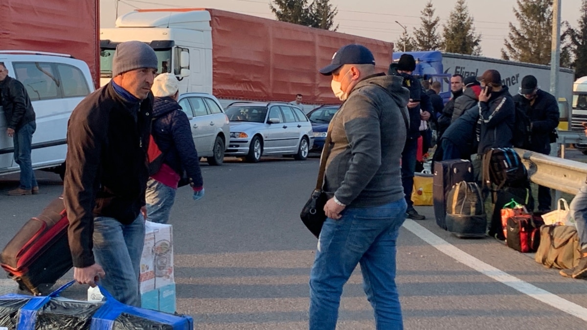 oi5.ru: Тысячи украинцев собрались на польской границе. Людей нон-стоп вывозят автобусами и пропускают пешеходов Тысячи украинцев собрались на польской границе. Людей нон-стоп вывозят автобусами и пропускают пешеходов