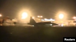 Российский самолёт на авиабазе в Сирии после посадки