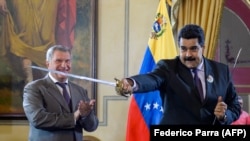 Игорь Сечин побывал в Венесуэле не менее 12 раз за последние годы. Президентский дворец Мирафлорес в Каракасе, 28 июля 2016 года