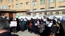 فشارهای امنیتی بر معلمان در گفت‌وگو با یکی از معترضان در شیراز