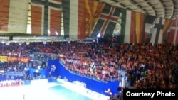 Трибините на салата Чаир во Ниш беа полни со македонски навивачи. Истото се случува и во белградска Арена.