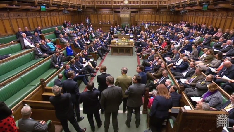 Британскиот парламент на ретка саботна седница ќе одлучува за Брегзит