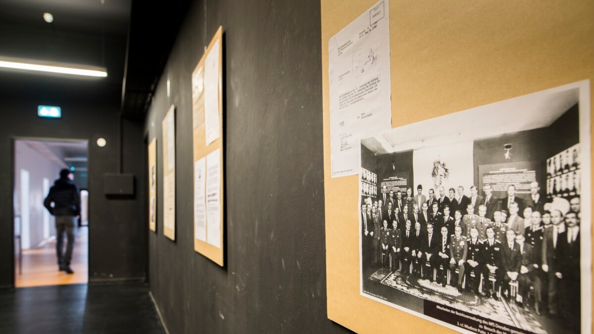 СМИ: в Германии нашли удостоверение Штази на имя Путина