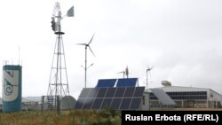 Астанада таныстырылған тәжірибелік мақсаттағы SunPower Oasis C 7 энергетикалық қондырғысы. 10 шілде 2015 жыл.