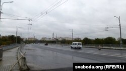 Мост праз Дняпро ў Магілёве пазбавілі савецкай атрыбутыкі, а выставу побач — беларускай мовы