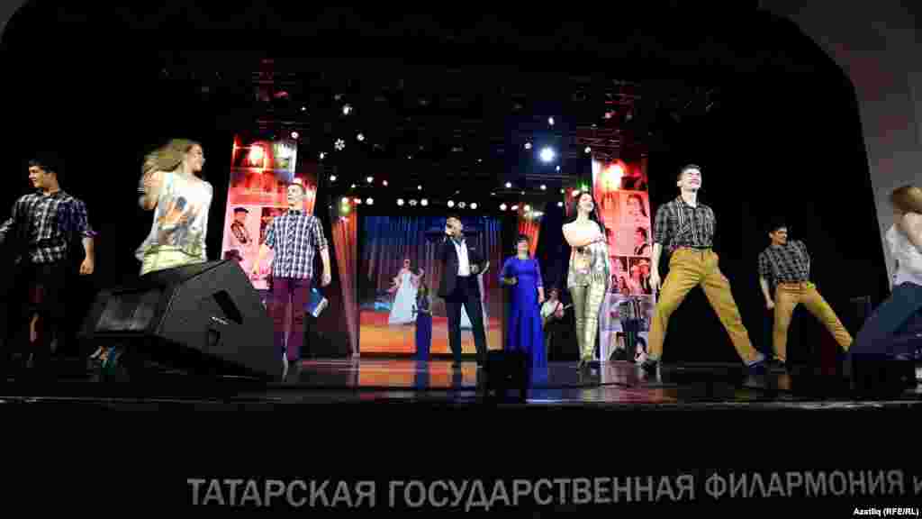 "Сәйдәш" бию төркеме һәм Динә белән Рафаэль Латыйповлар