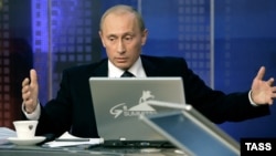 Ресей президенті Владимир Путин елде интернетті шектеуді ұсынады. 