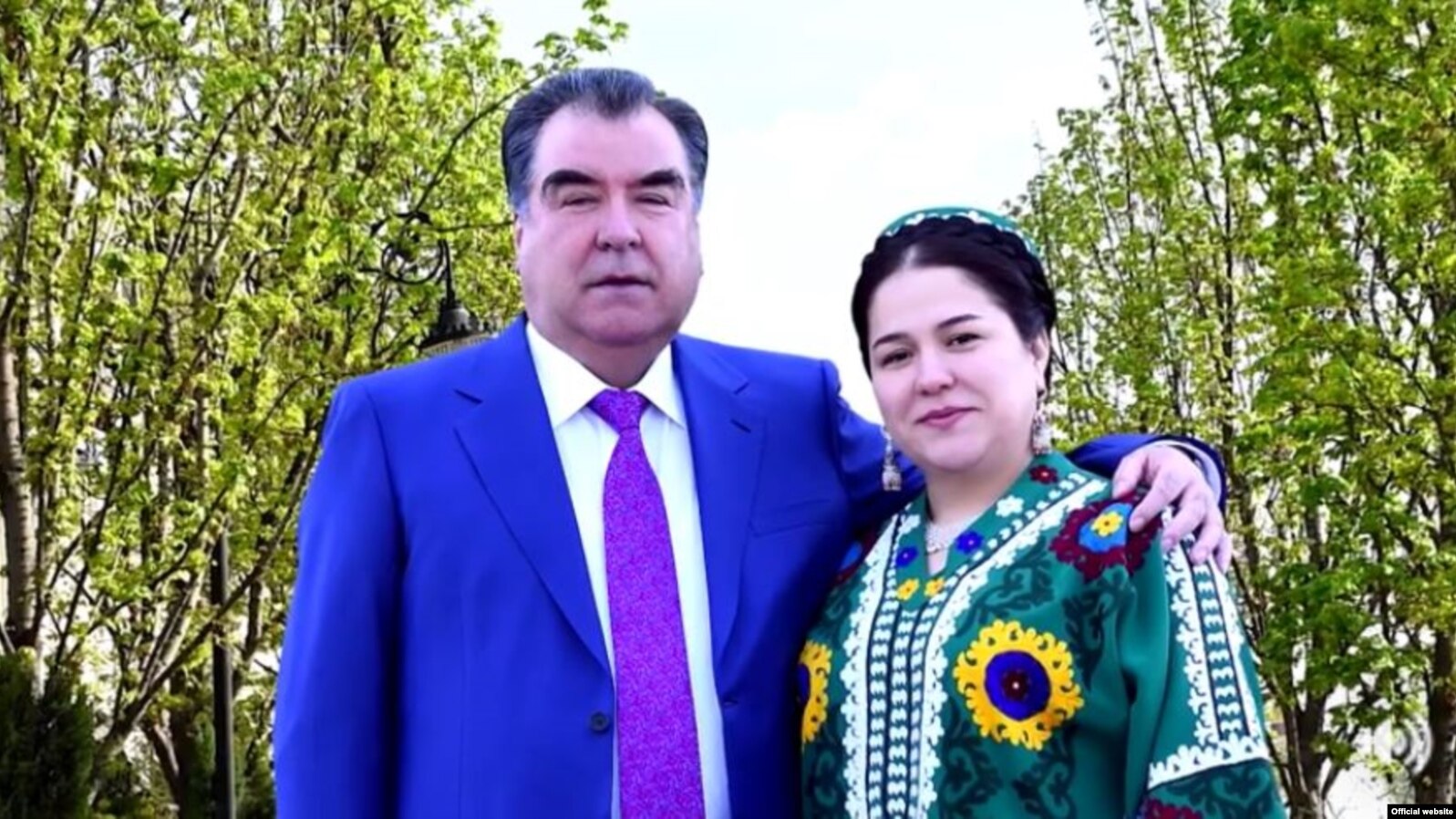 Год рождения эмомали рахмон. Дочь Эмомали Рахмон озода. Жена президента Таджикистана Эмомали Рахмонов. Семья президента Таджикистана Эмомали Рахмана.