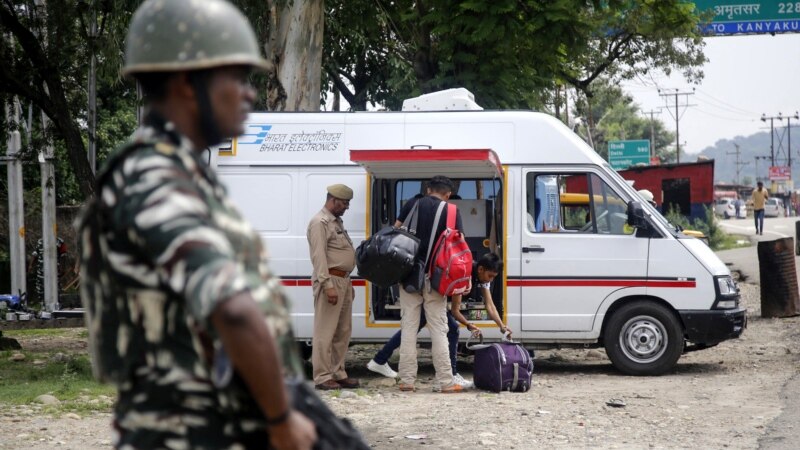 هند از گردشگران و دانشجویان خواست به‌دلایل امنیتی فورا از کشمیر خارج شوند