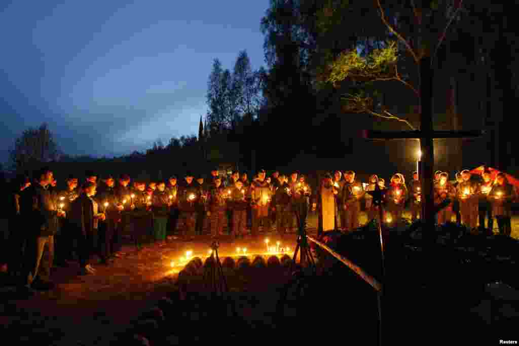 People attend a prayer service to commemorate Soviet World War II victims in the village of Bolshoye Tishovo, southeast of Smolensk in western Russia. (Reuters/Eduard Korniyenko)