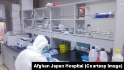 آرشیف: یک آزمایشگاه ویروس کرونا در افغانستان