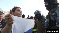 На протестах в Москве полиция была недовольна и российскими флагами