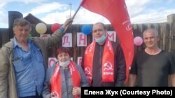 Последователь якутского шамана Александр Алексеенко с группой коммунистов из Черемховского района Иркутской области