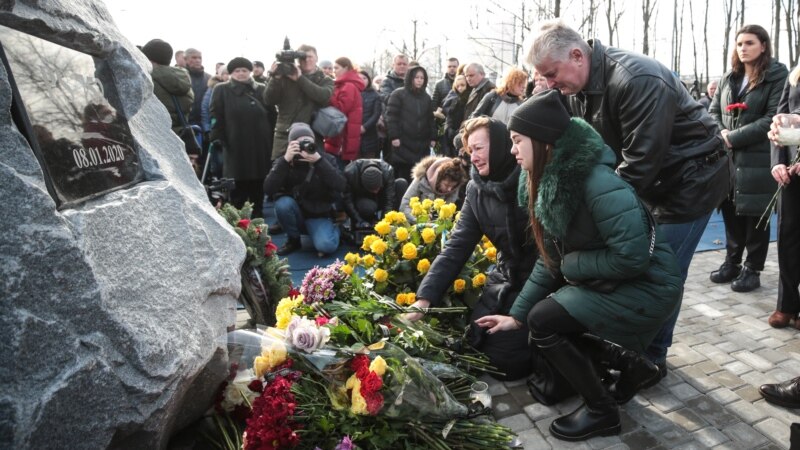 Во Украина поставен споменик на жртвите од соборениот авион во Иран