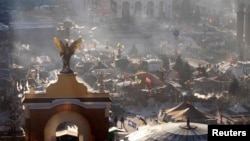 Киевтің Тәуелсіздік алаңында демонстранттар шатыр тігіп, акцияларын жалғастырып жатыр. 4 ақпан 2014 жыл.