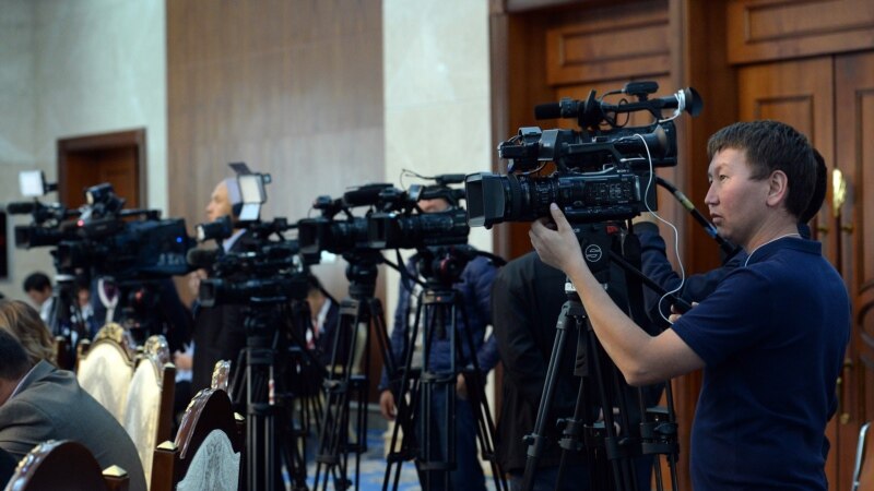Медиа коомчулук: Журналисттерге жасалып жаткан онлайн чабуул өлкөдөгү демократияга доо кетирет
