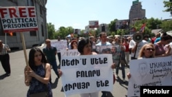 Armenia - Supporters of the arrested opposition leader Zhirayr Sefilian rally in Yerevan to demand his release, 7Jul2016.