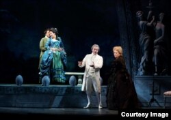 Сцена из спектакля Лос-Анджелесской оперы «Призраки Версаля»