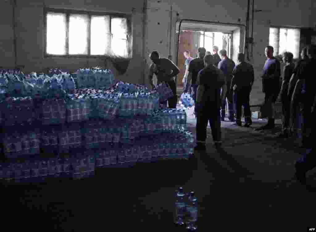 Гуманітарна допомога на складах Старобільська, 15 серпня 2014 року